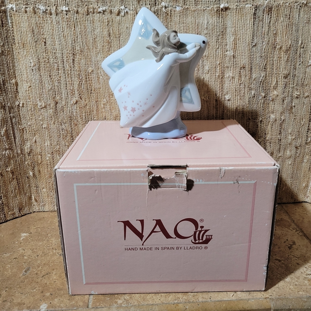 Lladro NAO "Shooting Star” Girl Figure July Ruby Birthstone Spain 2000 Hand Made